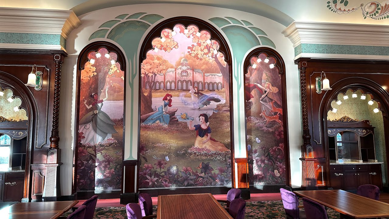 Внутри ресторана и лаунджа Regal View в Disney