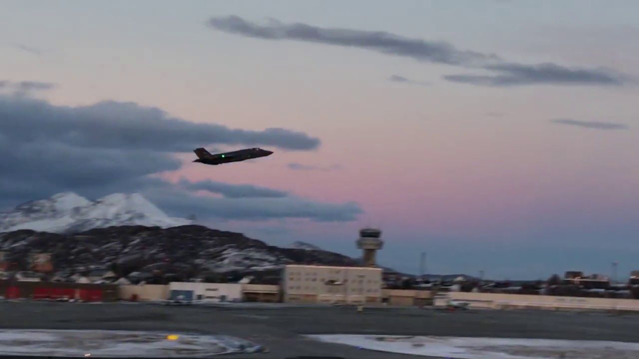 F-35 (almost)touch and go at Bod&oslash; Airstation