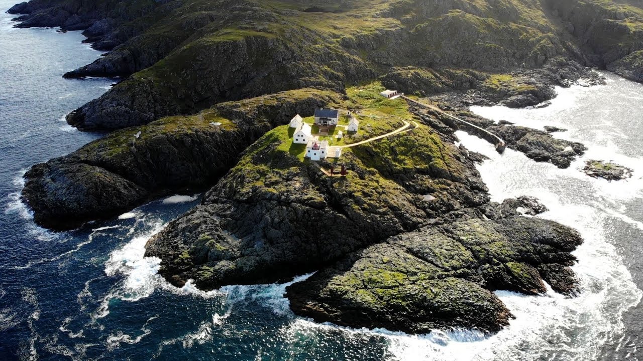 Helnes fyr / Helnes lighthouse [4K aerial film]