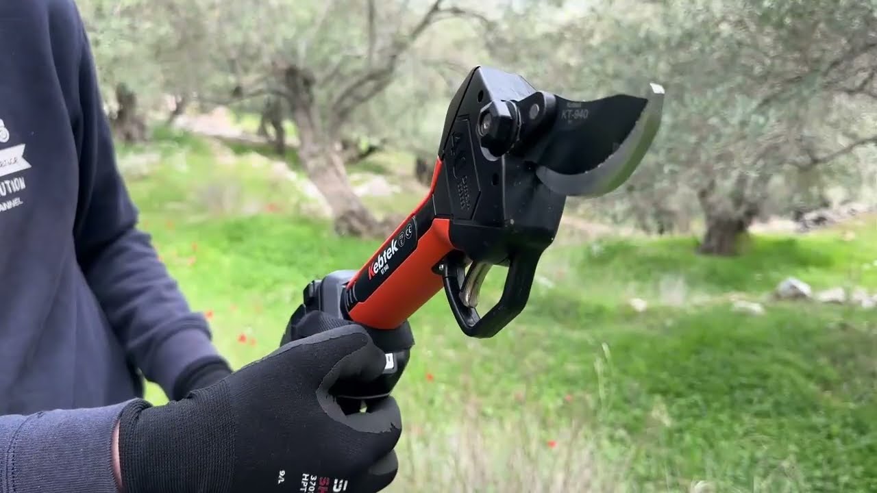 Lighter, Faster, Stronger, Handier&mdash;effortless pruning for thick branches! KT940 Electric Pole Pruner