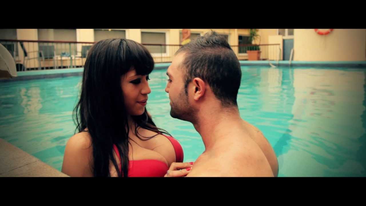 COSMIK - CHICA DESEADA 👠 (V&iacute;deo Oficial HD) @cosmikmusica #ChicaDeseada