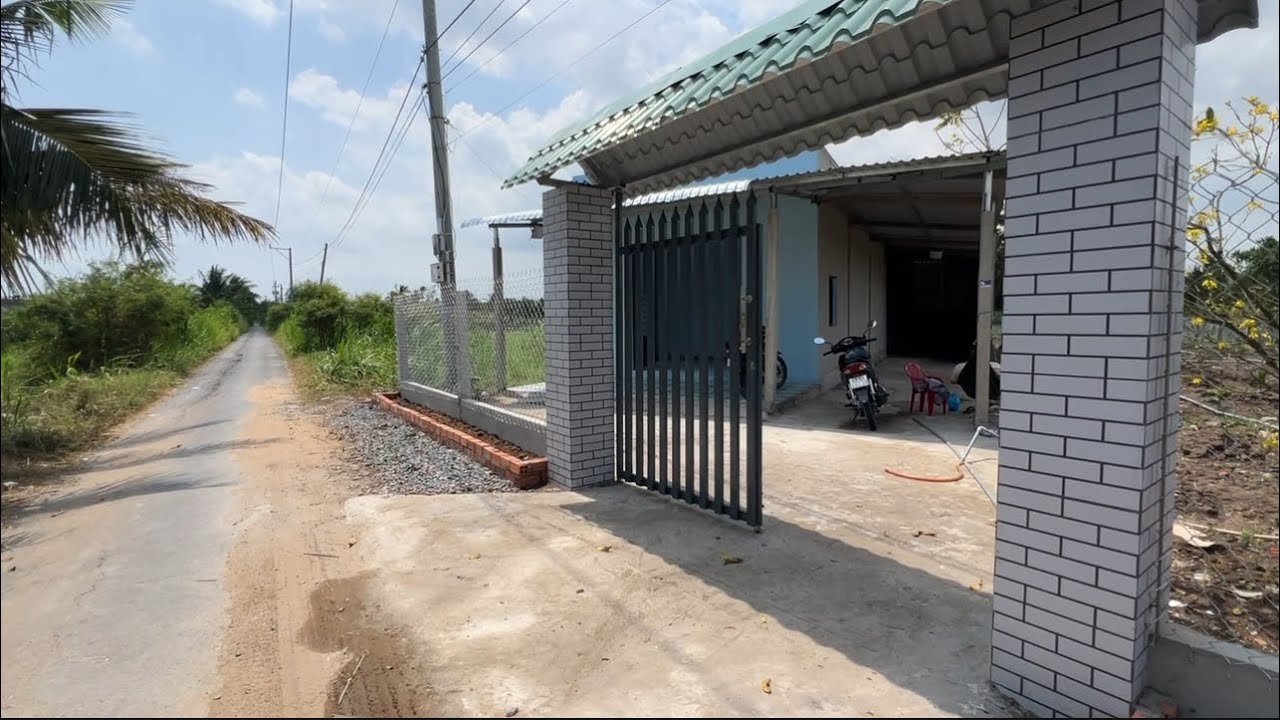 T.3256 đam mê gà đá giờ phải bán đi ngôi nhà vườn miền Tây có ao cá thổ cư đường xe ô tô nhựa 1000m2