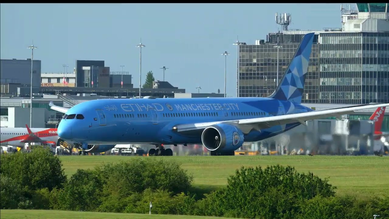 [4K] Etihad Airways Boeing 787-9 Manchester City livery Boeing #mancity