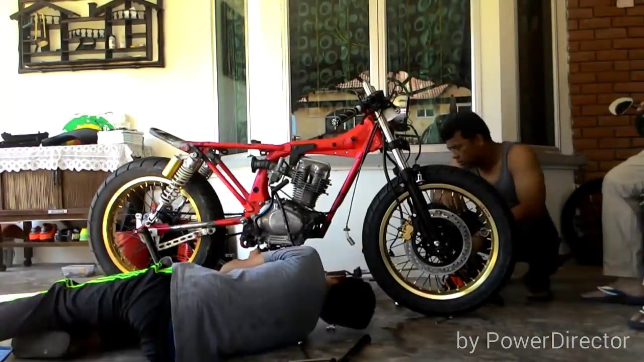 Honda CG 125 Cafe Racer by Son & Dad CustomsHD