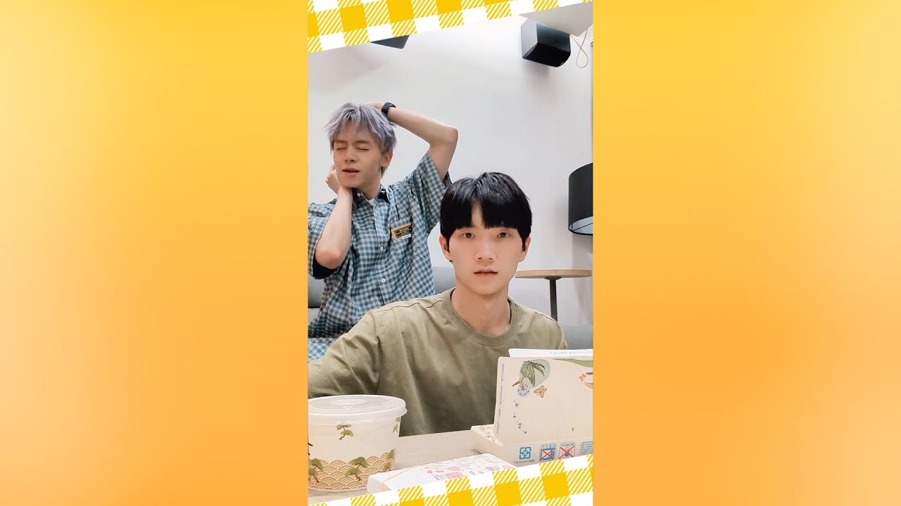 瑋瑋扭脖子超大聲！哲哲反應是⋯？ A loud crick in my neck【黃氏兄弟】#shorts #shortstw #shortsvideo