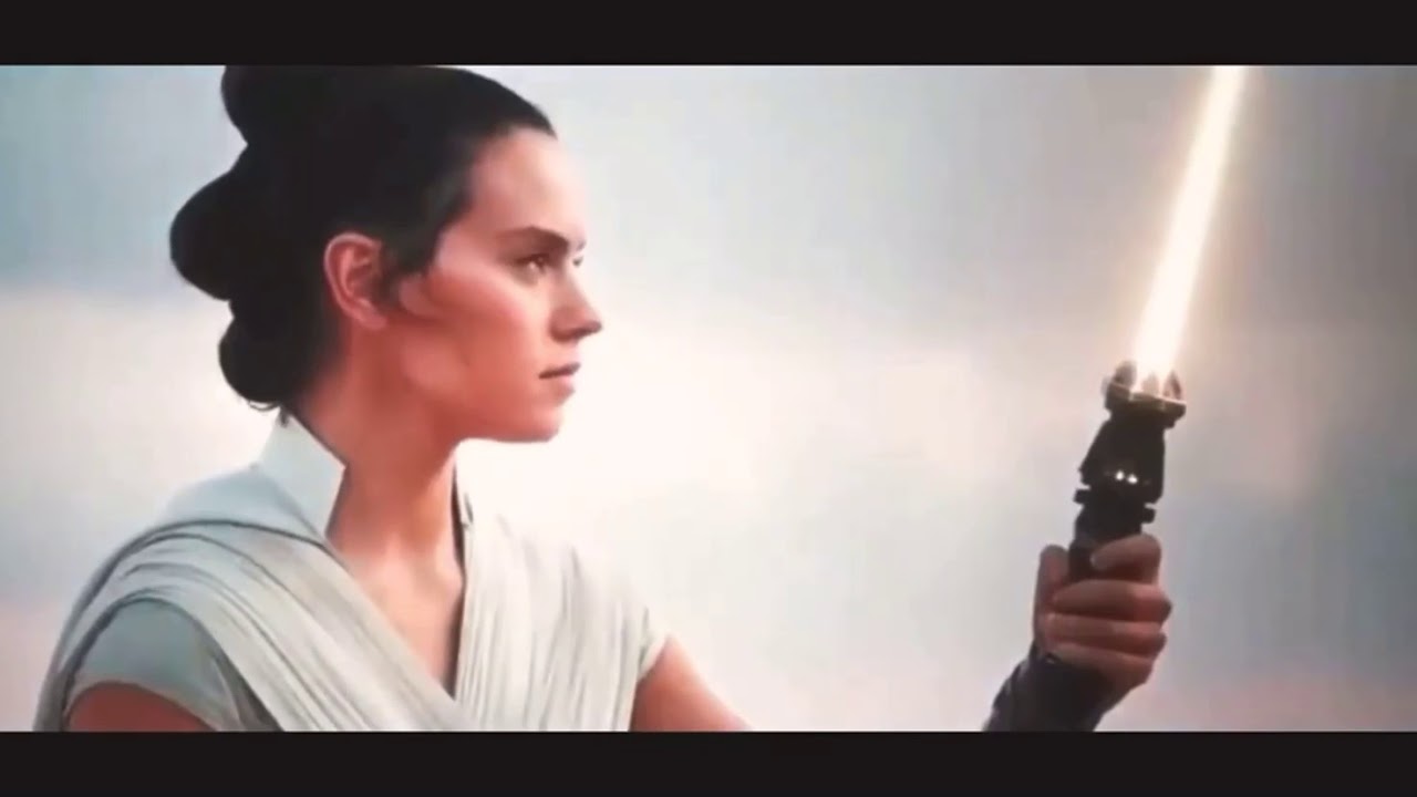 REY SKYWALKER YELLOW LIGHTSABER!