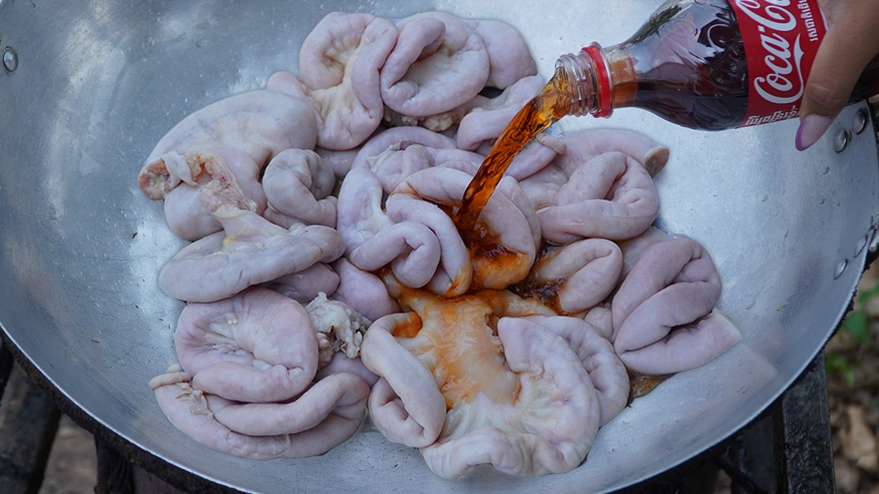 Delicious Fried Chitlins with Coca Cola / Chitterlings and Coca-Cola Recipe