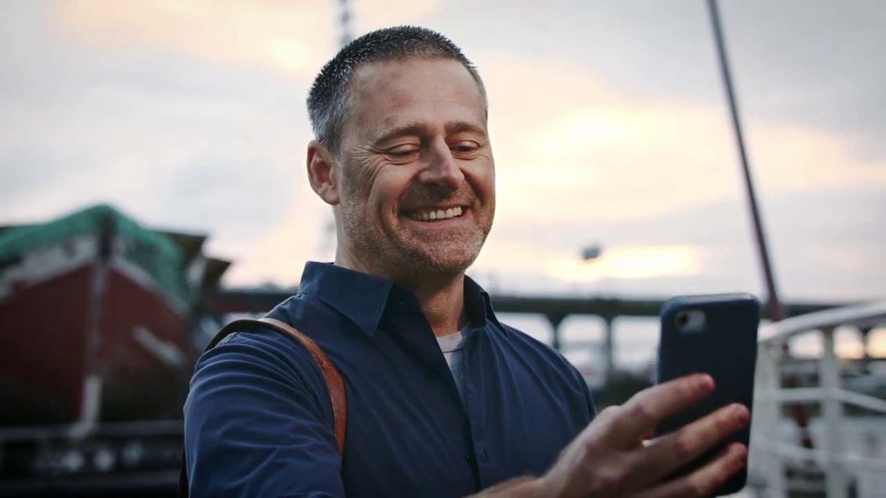 How can seafarers stay connected? | Bob's travel data story | Airalo eSIM