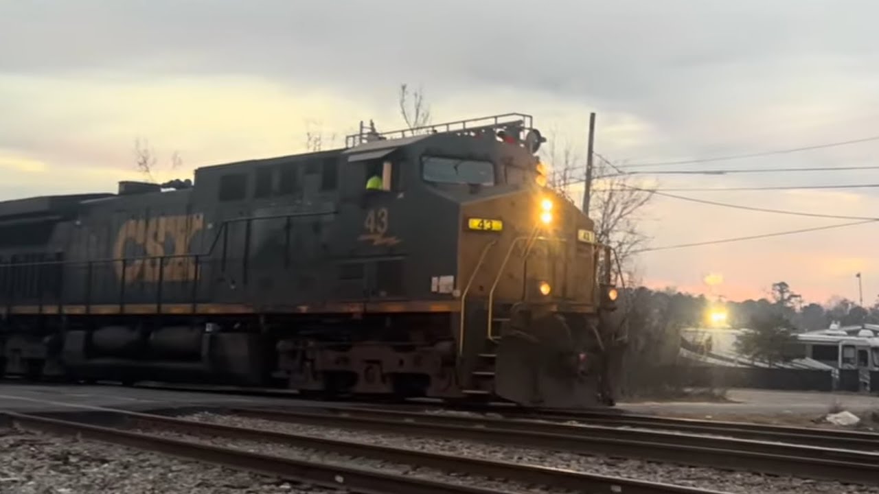 CSX 43 leads sloww Y225 in Savannah, GA 
