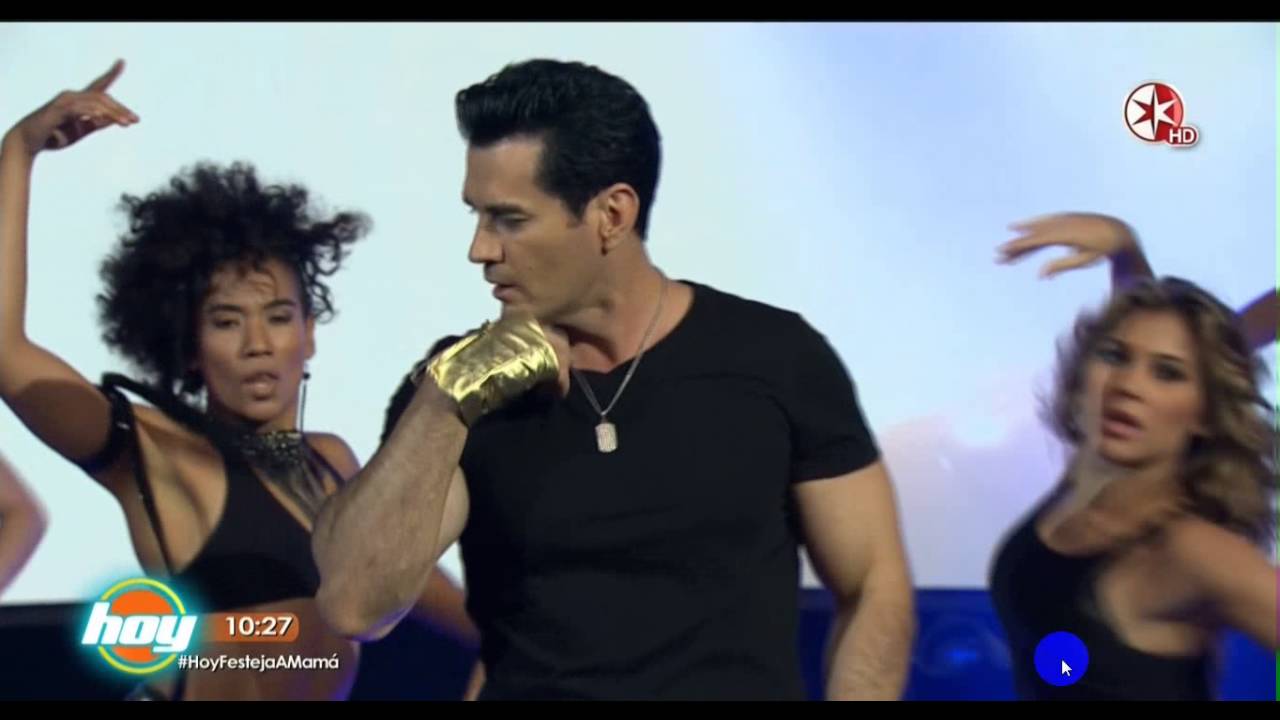 DAVID ZEPEDA CANTA EN EL PROGRAMA ESPECIAL DEL DIA DE LA MADRE EN ( Hoy ) 10/05/2016