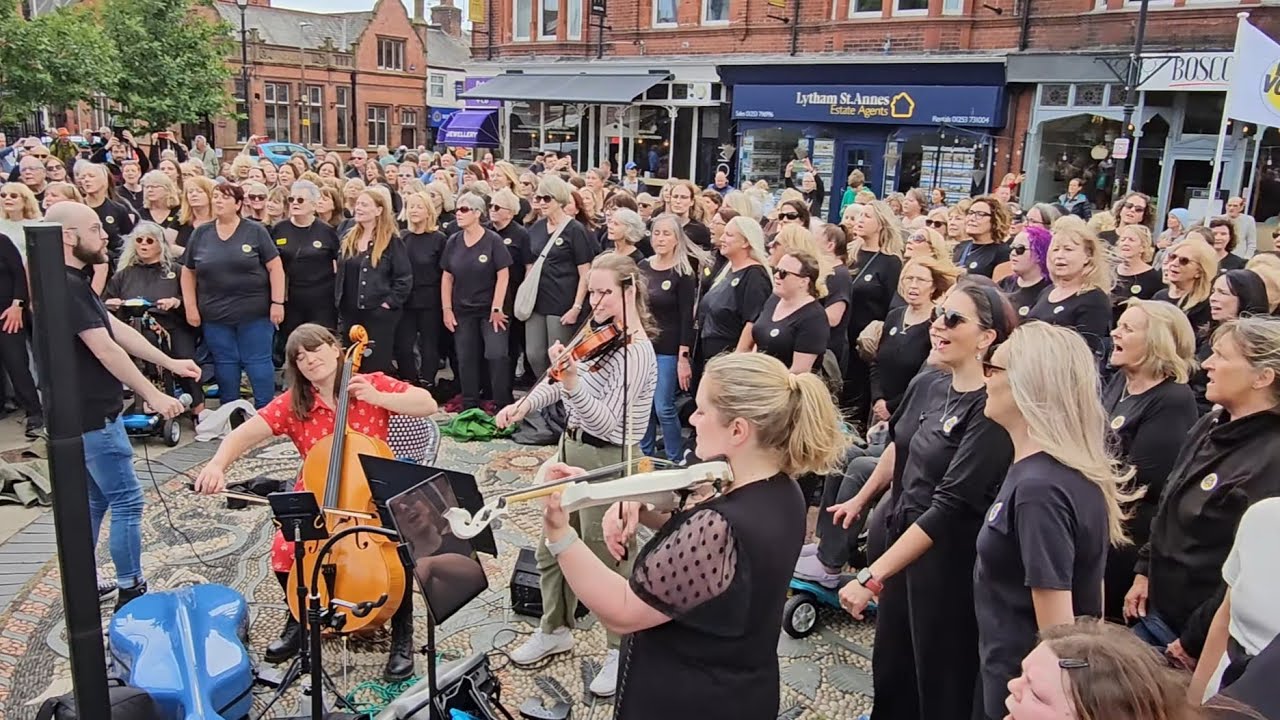 😃 LOCAL VOCALS. FLASHMOB LYTHAM SQUARE. CRY ME A RIVER. 24th May 2025.😀