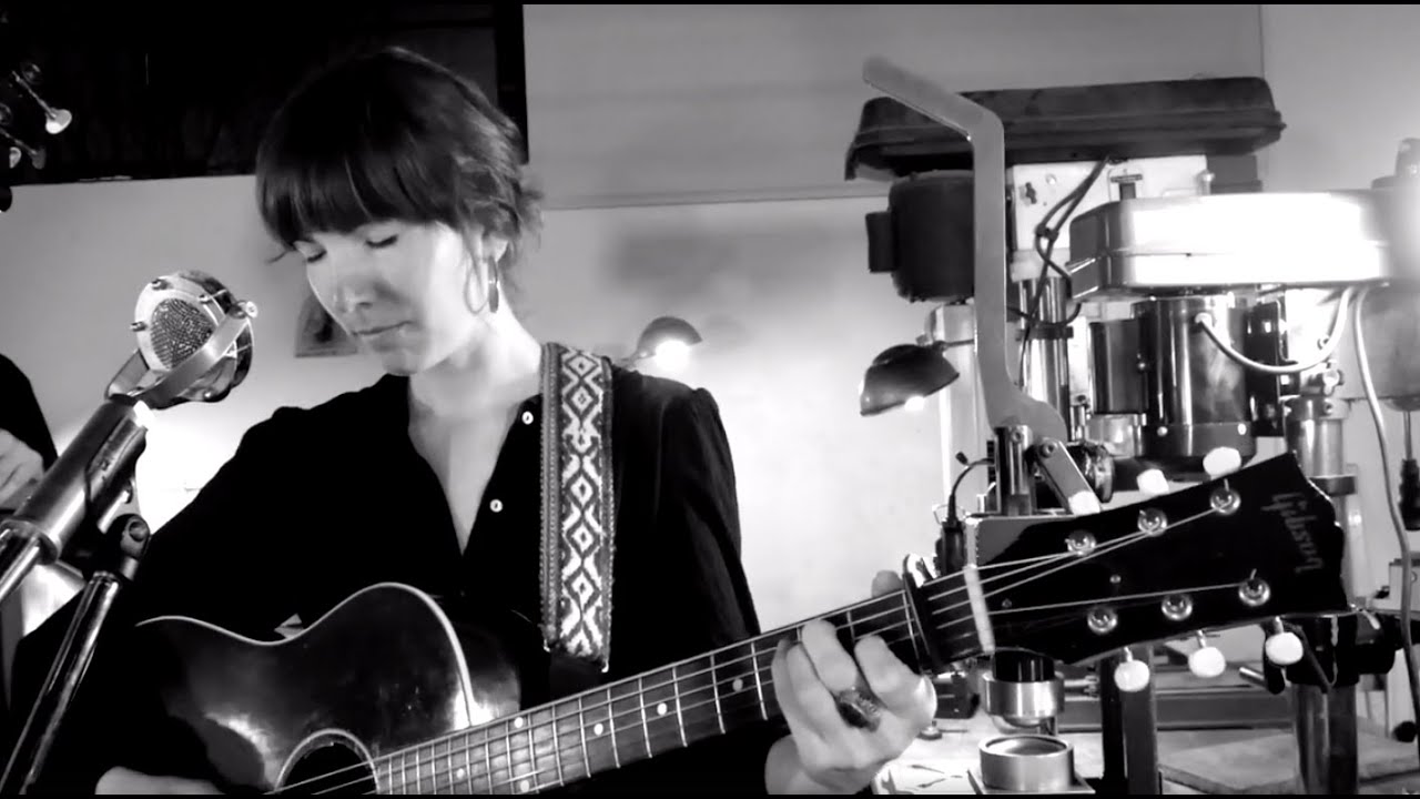 Anna Tivel - Minneapolis (live at Ear Trumpet Labs)