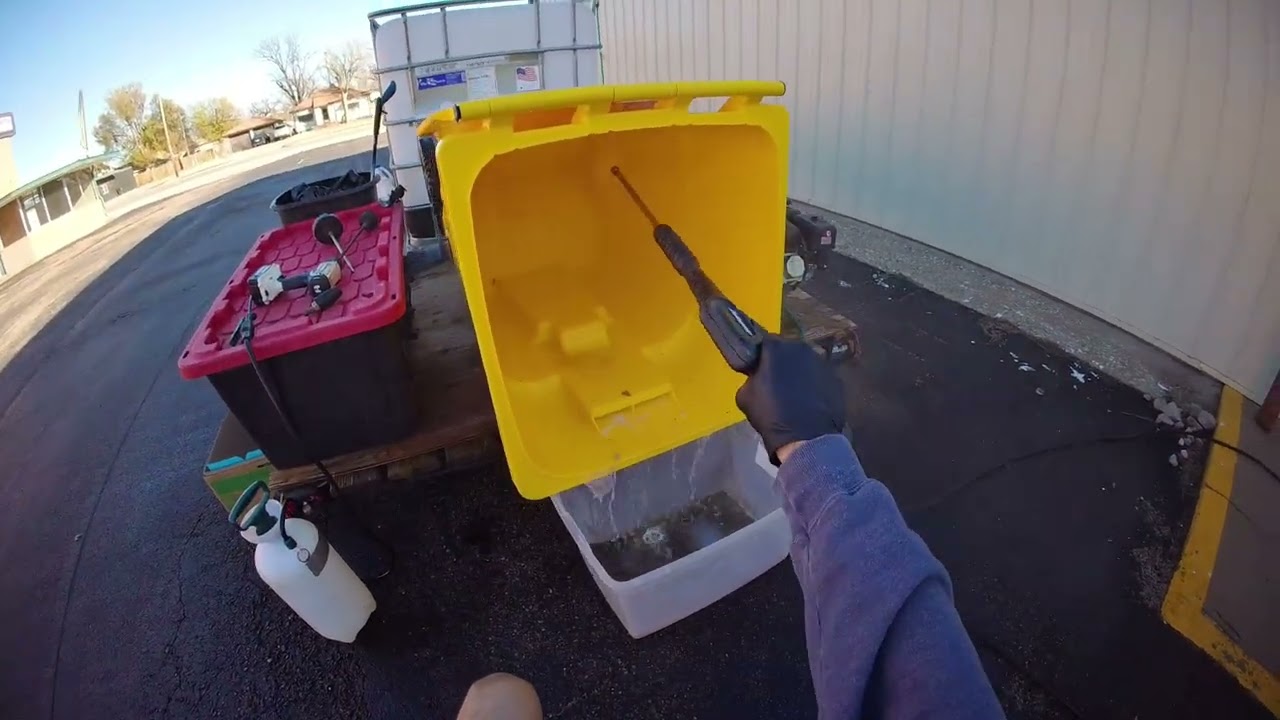 How I Deep Clean Trash Cans in 2026 | PRO Bin Cleaning Tutorial