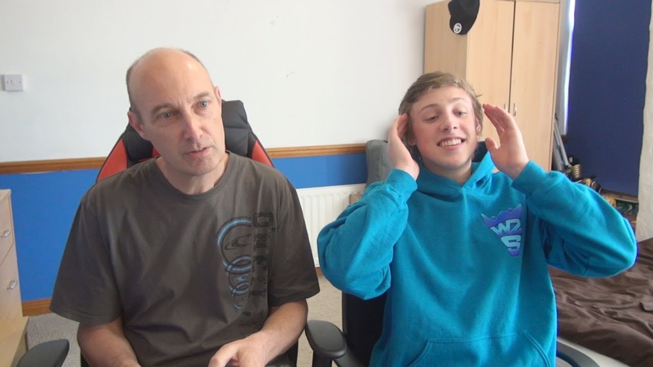 PLAYING FIFA WITH MY DAD
