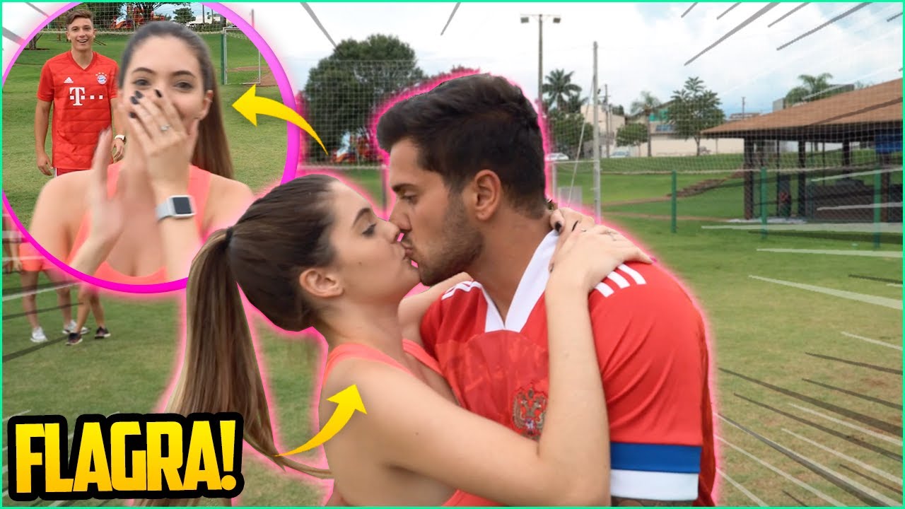 ELES DERAM UM SELINHO NO MEIO DO FUTEBOL!!