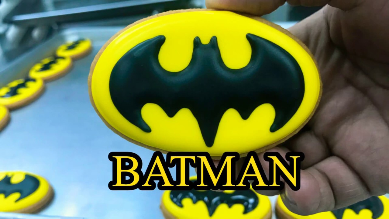 How to make Batman logo cookies | cookie decorating tutorials