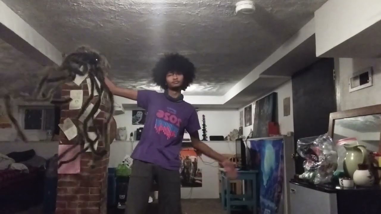 Man on a normal does of coffee dances to bbno$ 1800