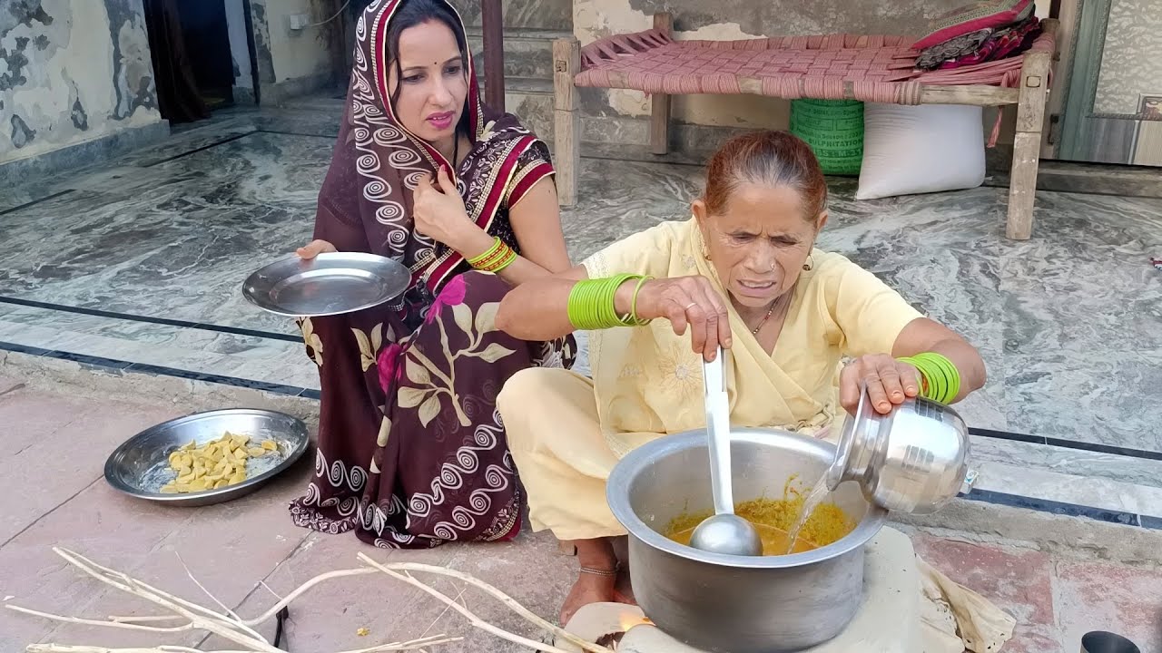 अम्माजी ने बनाई बेसन के आलू की सब्जी