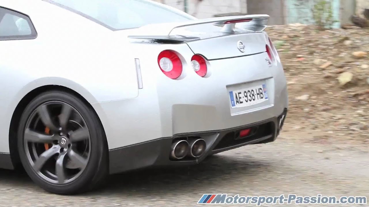Nissan GT-R Estorilblau