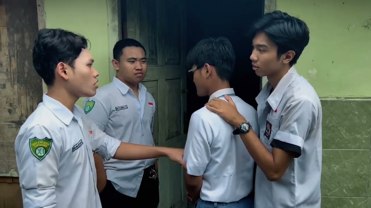 drama ' WANI NGADHEG.' Tugas bahasa Jawa, XI-2 / KELOMPOK 3 SMAN 2 MEJAYAN