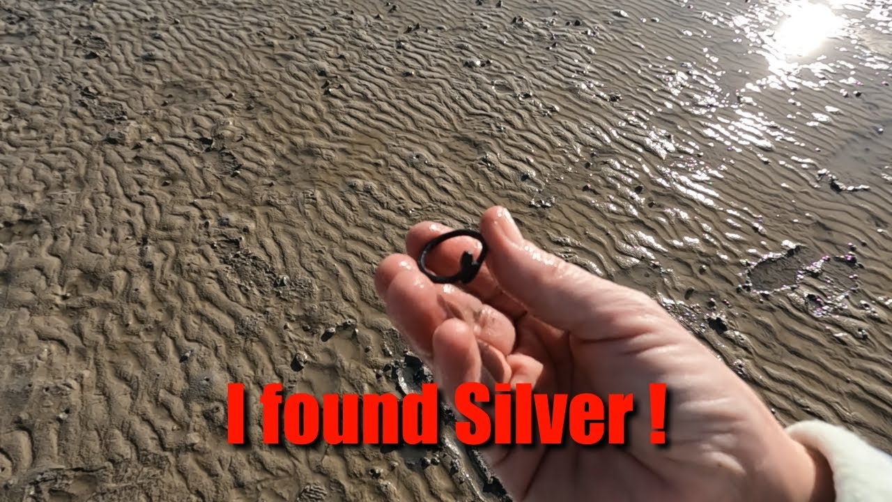 Metal Detecting a Beach no one wanted to Treasure Hunt