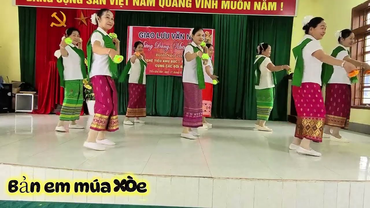 Múa tình Việt Lào văn nghệ bản Phố thể hiện Giao lưu chào xuân mới 2036.