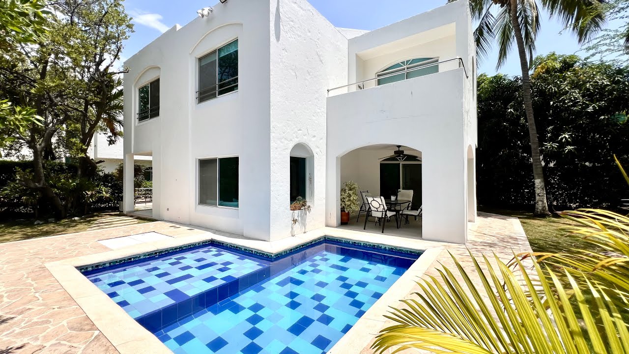 EN VENTA CASA CON SALIDA A LA PLAYA EN SANTA MARTA