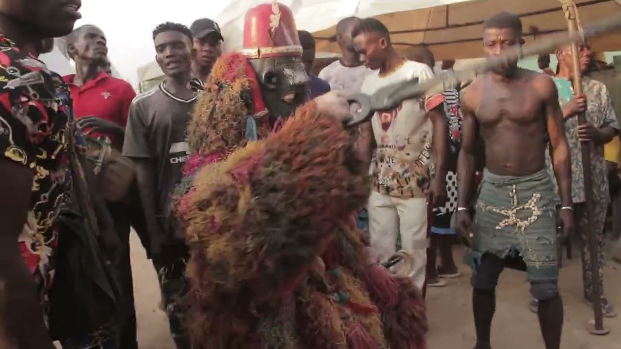 Odogwu Agusinọfọ Masquerade