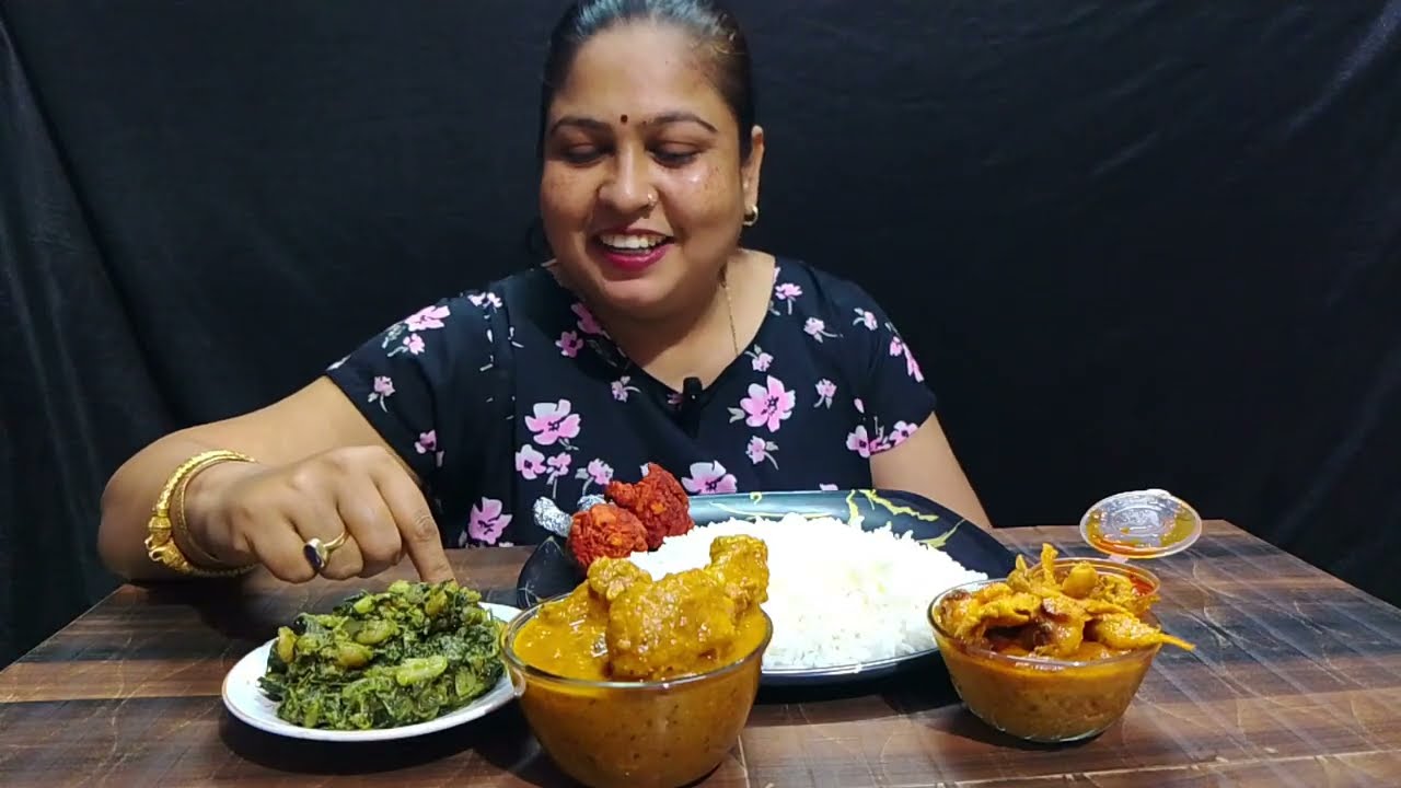 Eating chicken gravy and fish curry #mukbang #FeastMode #SpicyFood #ComfortFood 