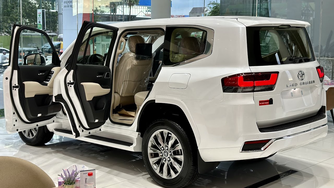 2023 Toyota Land Cruiser LC300 - interior and exterior Details