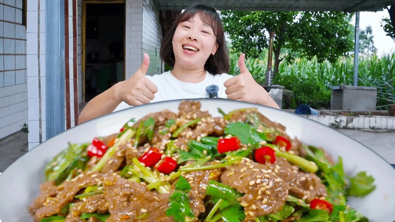 天氣太悶熱，秋妹弄個涼拌香菜牛肉，再下點稀飯，巴適得其反板哦【顏美食】