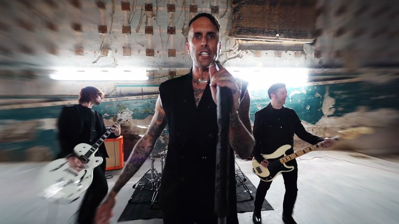 Crashing Wayward - Holding For Dear Life [Official Music Video]