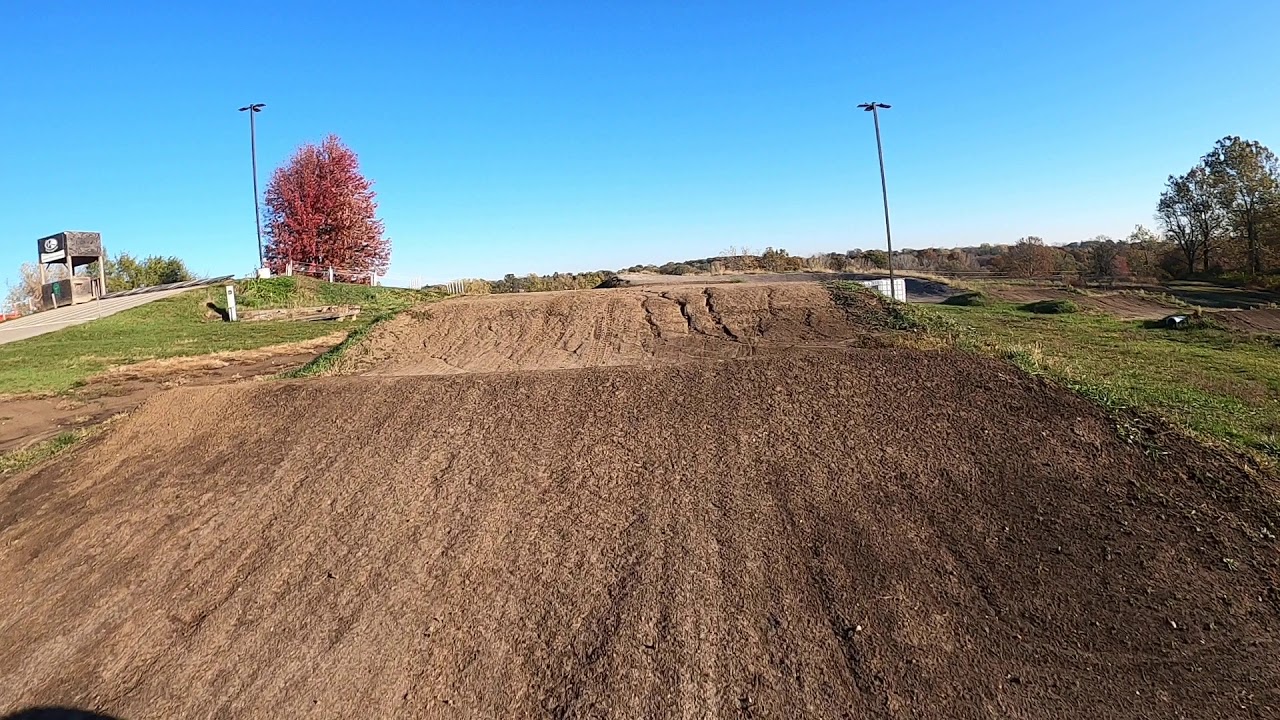 Trek Farley 7 Fat Tire warming up on Ewing Park BMX track