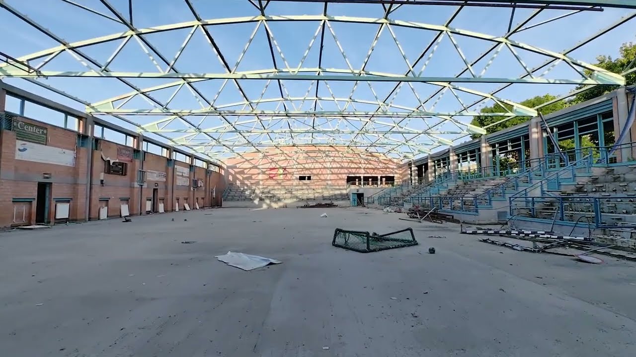 Szentes, elhagyatott sportk&ouml;zpont