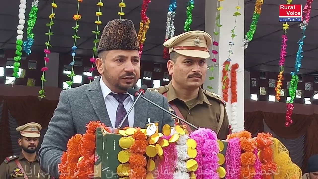 منڈی میں یوم جمہوریہ کے موقع پر تحصیلدار منڈی پرچم کشائی کرتے ہوئے
