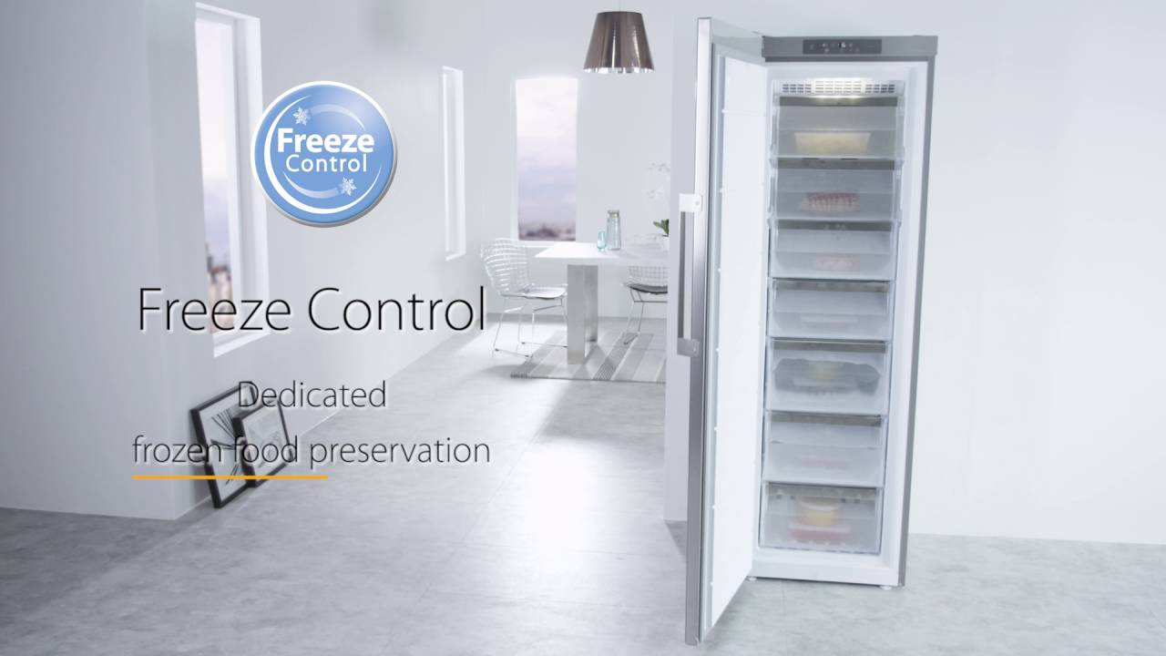 Whirlpool UW8F2CXB UK Tall Freezer