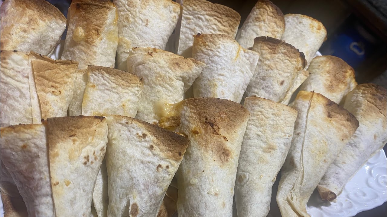 كورني مالح بخبز طاكوس  بحشوة لداند مع صلصة  بشاميل 👌🏻طريقة تحضير سهلة  #ولذاذ بزاف #🤤