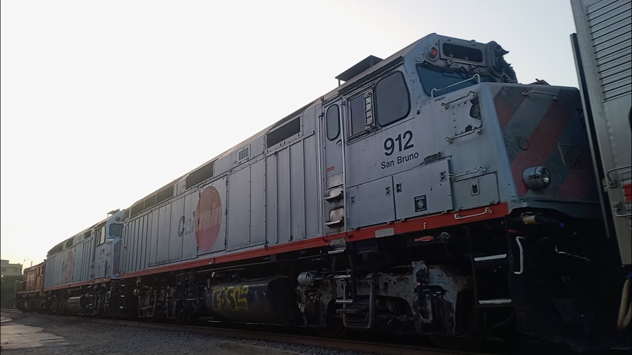 Bateadora Tamper #6 & JT26CW-2B #702 & G22CW #539 & F40PH-2 : JPBX #909 & #912 #916 y más coches.