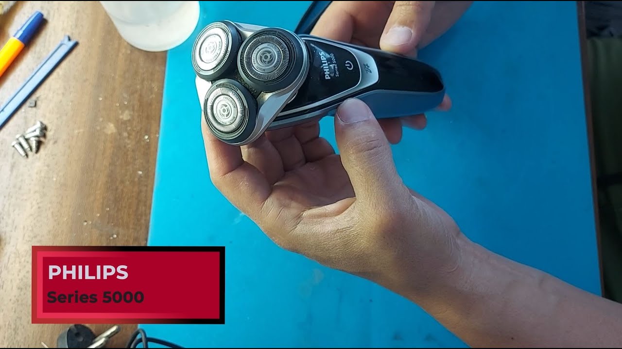 The blades on my Philips Series 5000 razor are getting stuck.