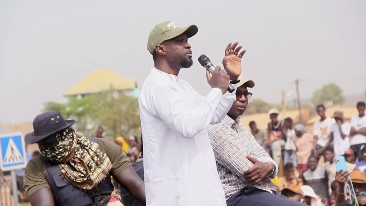la caravane Diomaye président à kedougou, sonko promet de renégocier les contrats miniers.