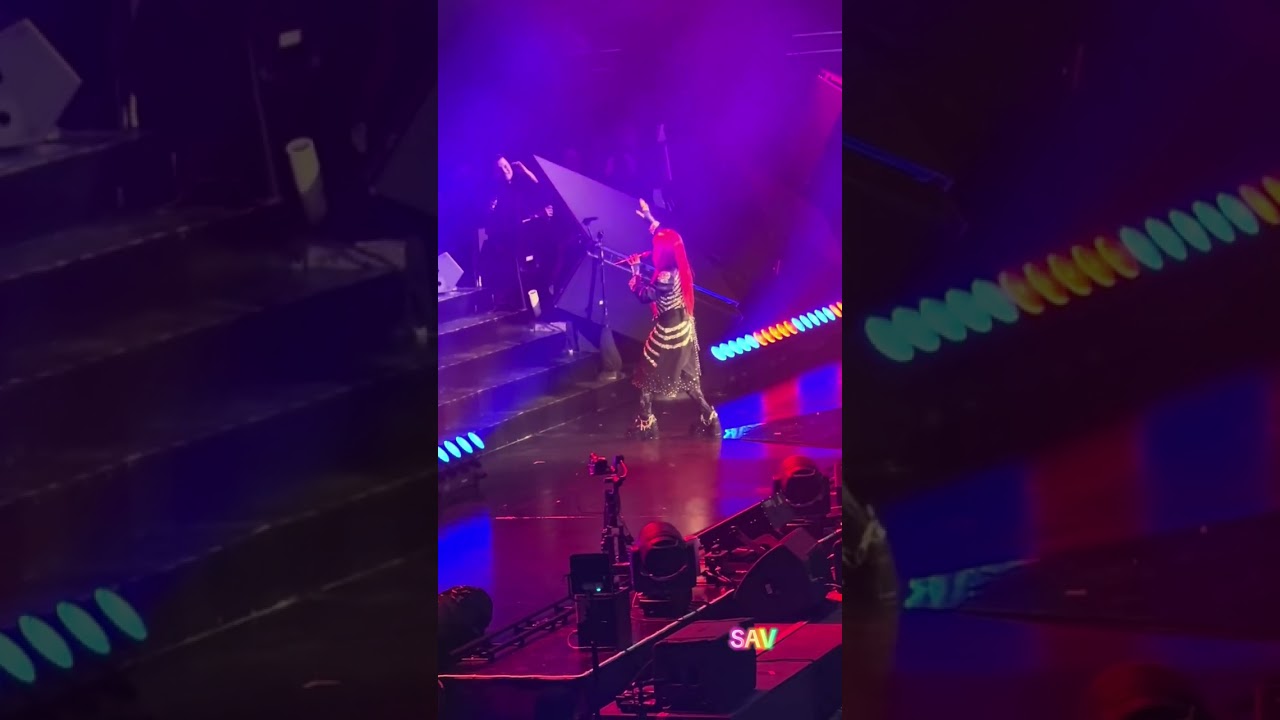 @KZTandingan humor, kulit din eh at In Between Day 2 Big Dome Stage 