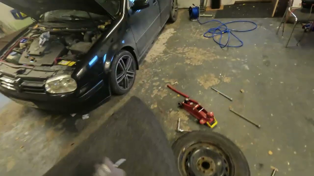 VW golf mk4 termostaattikotelon vaihto part 1