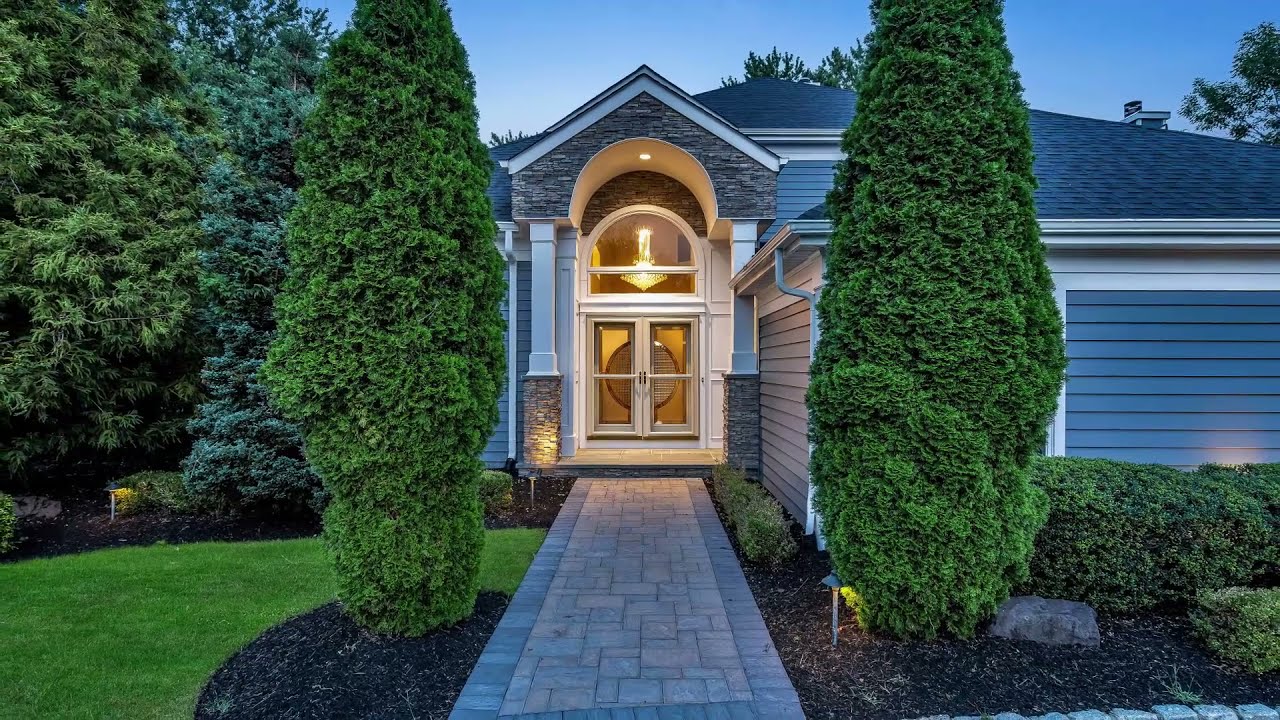 217 Williamsburg Drive. Shrewsbury, NJ 07702