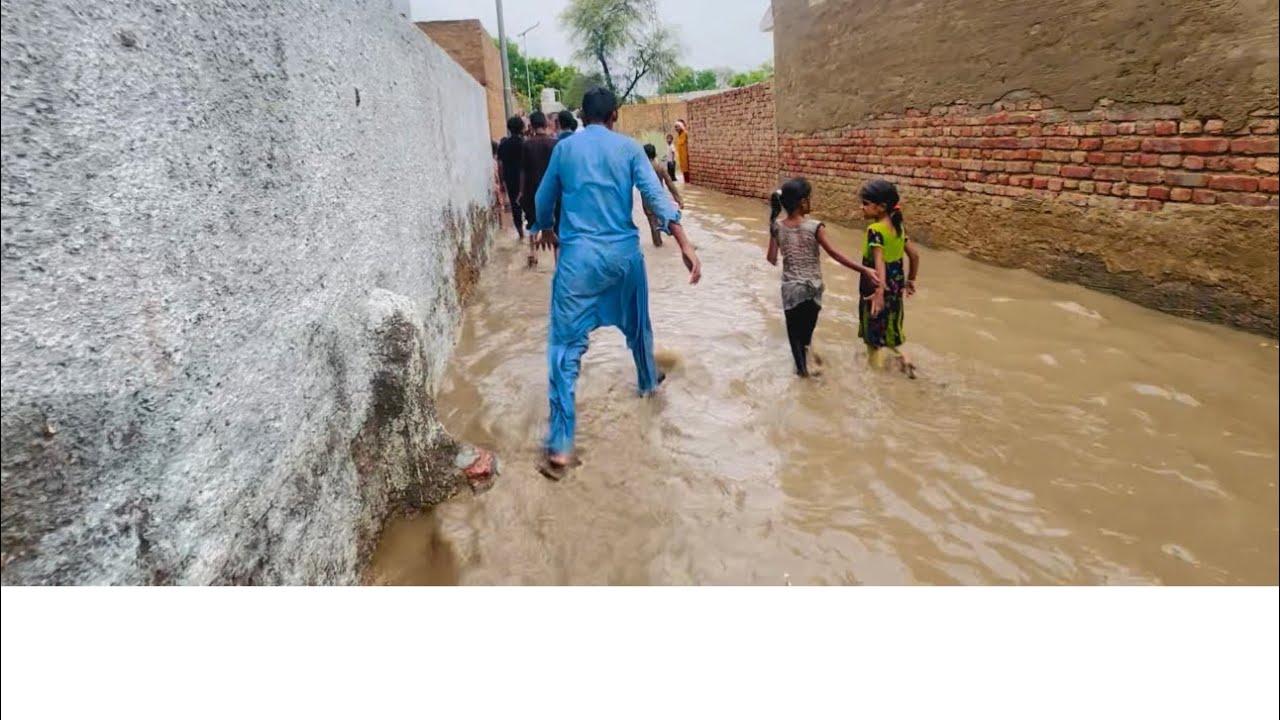 #foryou #rainfall Barish ma gao ka hale dakha 😱😀