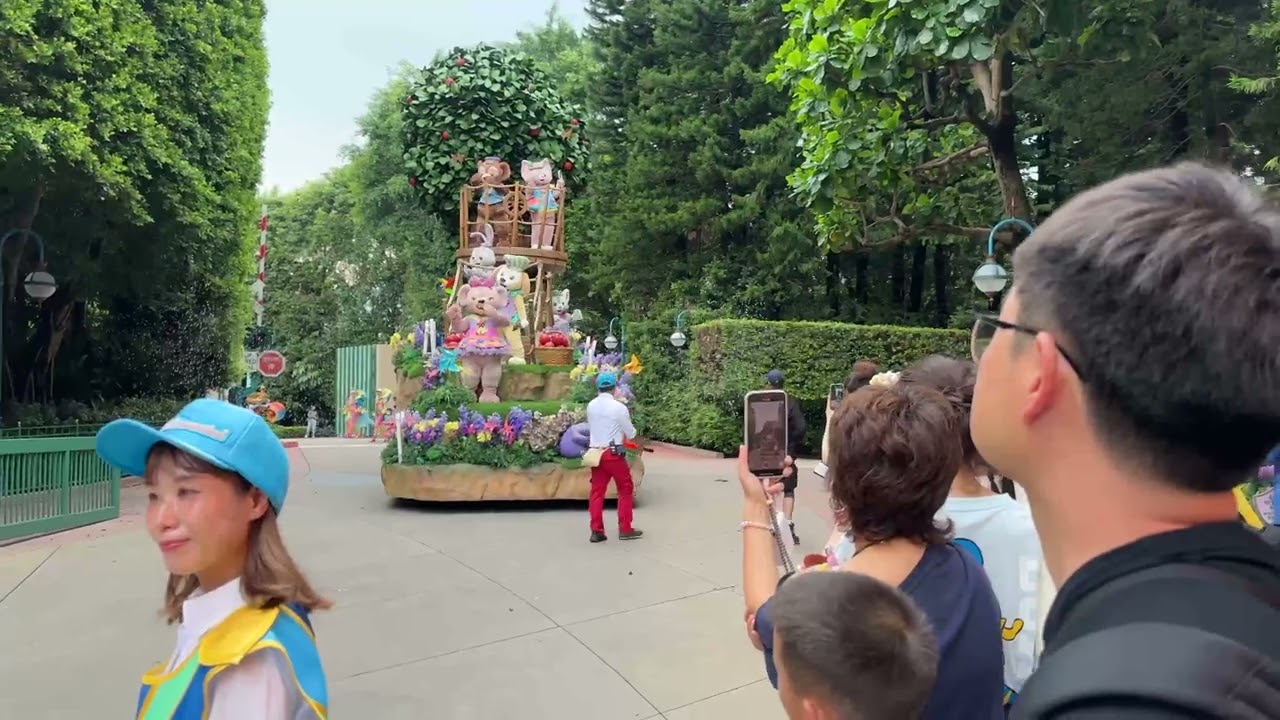 07-29-2025 Hong Kong Disneyland: Friendtastic Parade Duffy and Friends Float Malfunction 4k60fps