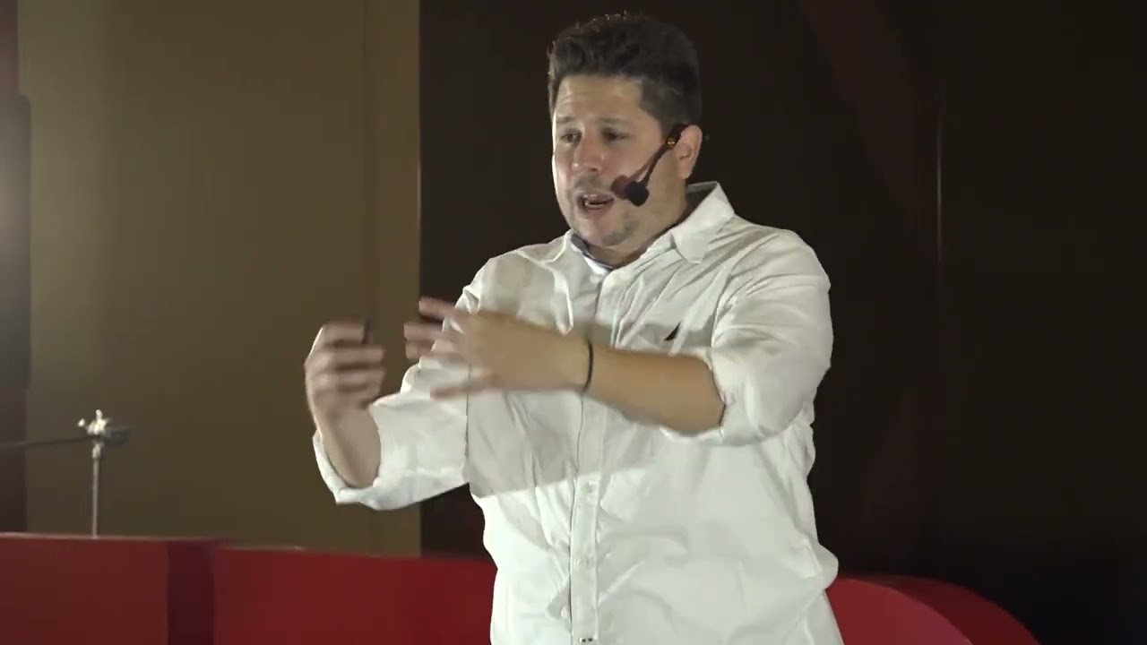 Escoge tus batallas y logra el final que quieres | Mike Lozano | TEDxUPAEP