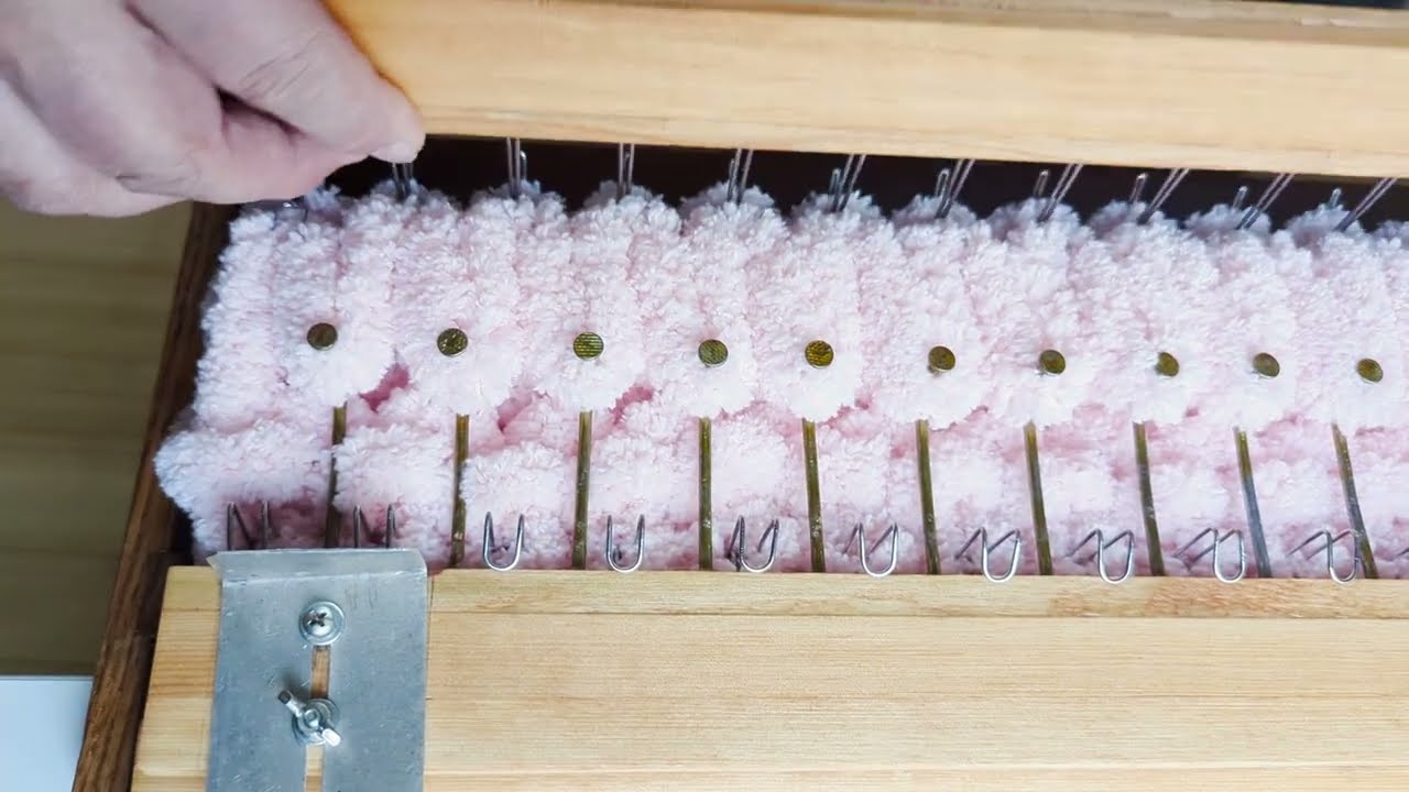 Chunky yarn Ukrainian hand knitting loom