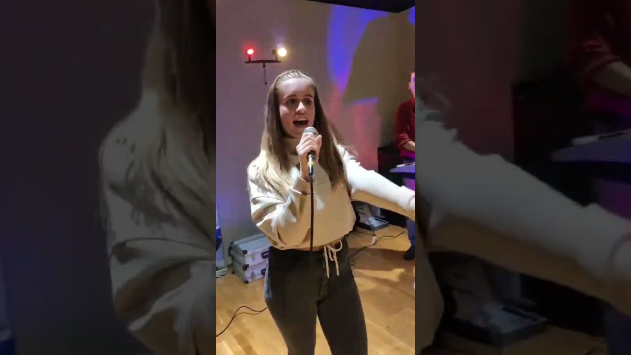 VZEMI ME ( live ) - Laura Tina