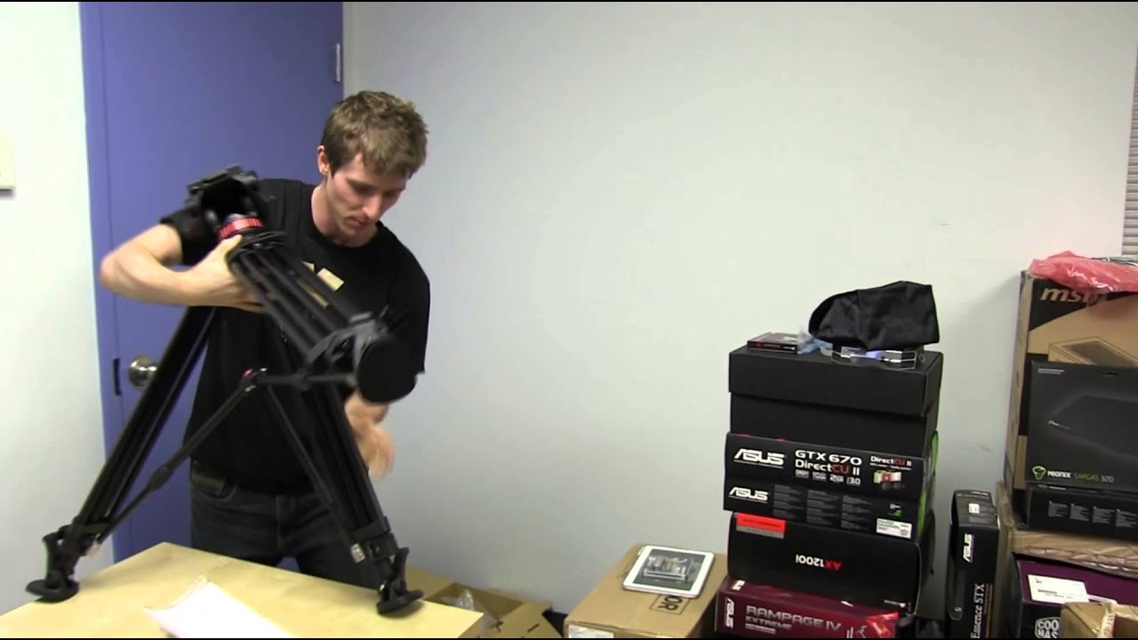 Manfrotto 546B Tripod with MVH502A Fluid Head Tripod System Unboxing & First Look Linus Tech Tips