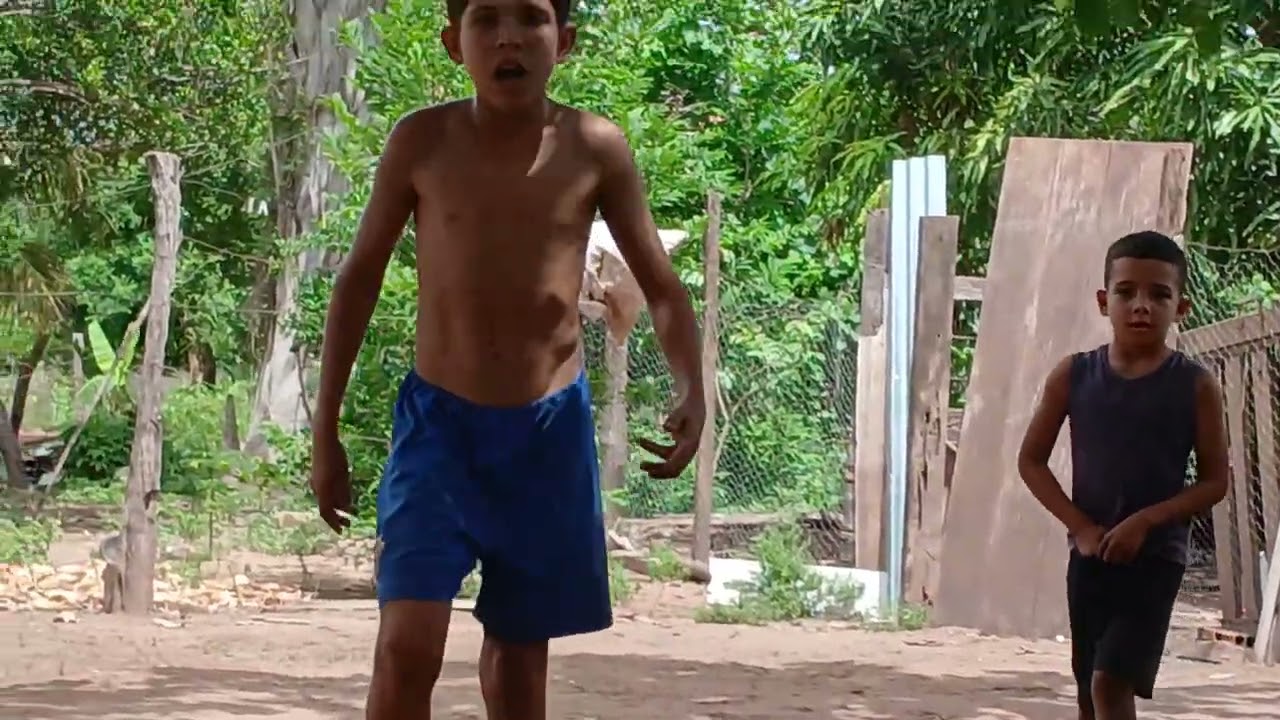 Fala galeraaaaa,nosso primeiro vídeo longo, curti comenta e compartilha. E também se inscreve😀👋
